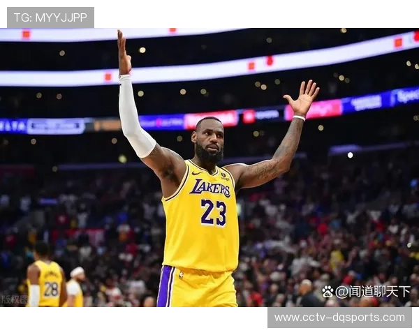 詹姆斯成历史首位41岁后场均25+5+5球员，东契奇笑称其“定海神针”